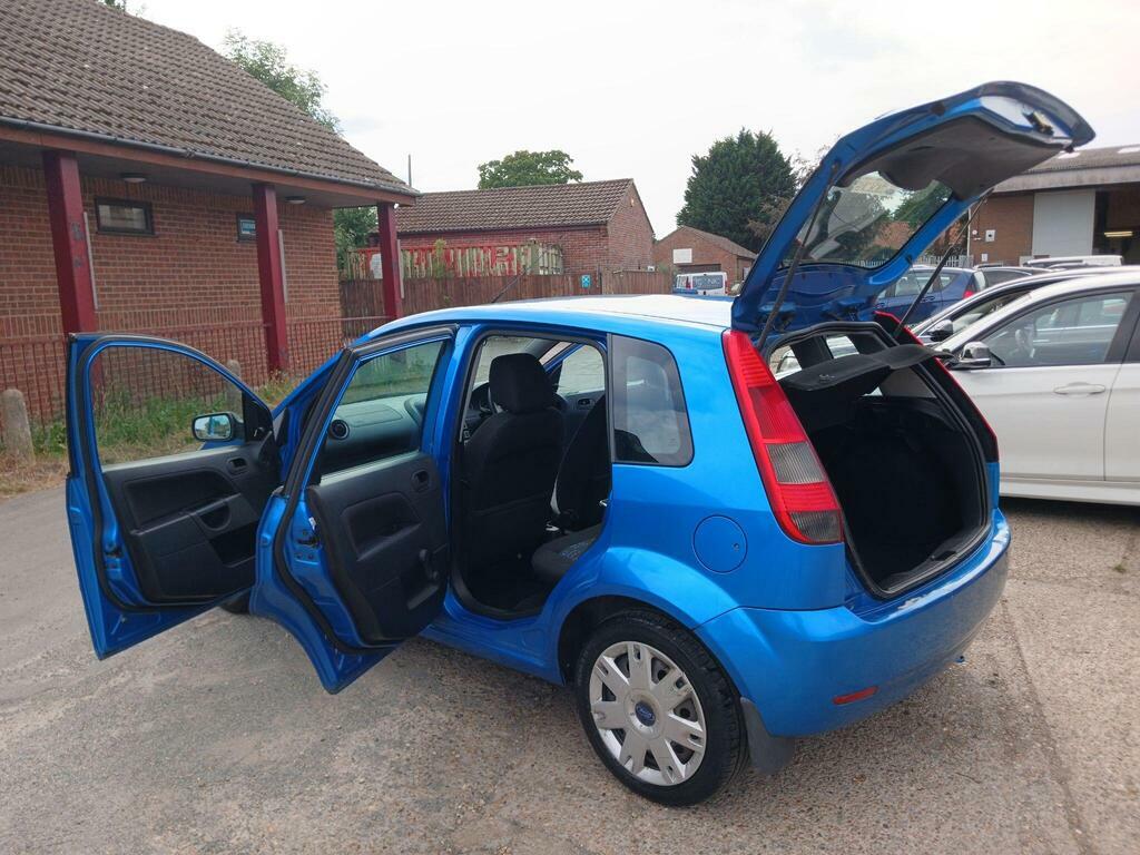 Ford Fiesta 1.6 Ghia 16V 100 Bhp Service History Red #39