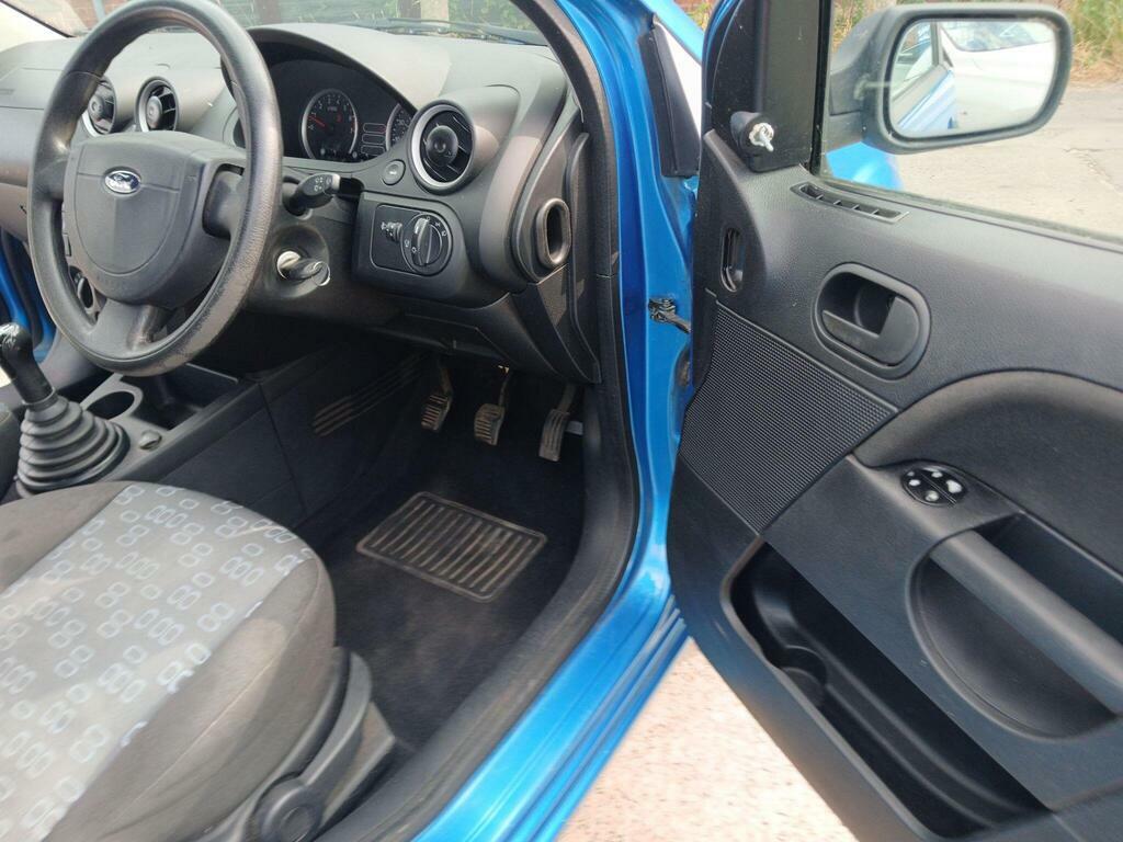 Ford Fiesta 1.6 Ghia 16V 100 Bhp Service History Red #32