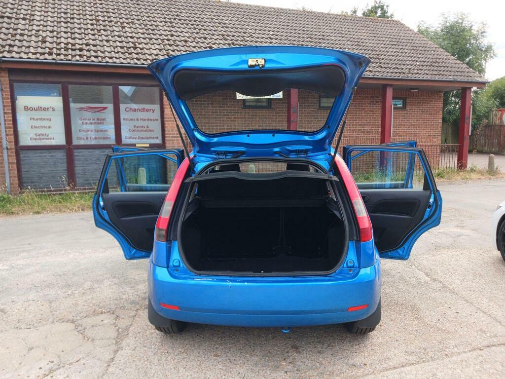 Ford Fiesta 1.6 Ghia 16V 100 Bhp Service History Red #38