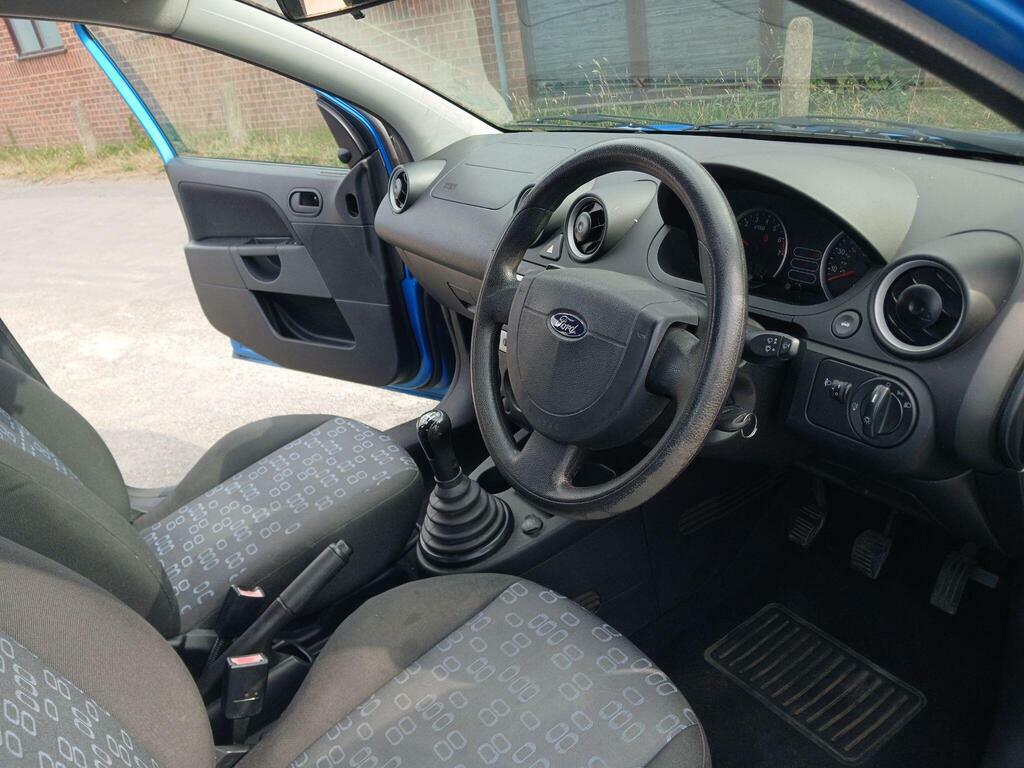 Ford Fiesta 1.6 Ghia 16V 100 Bhp Service History Red #31