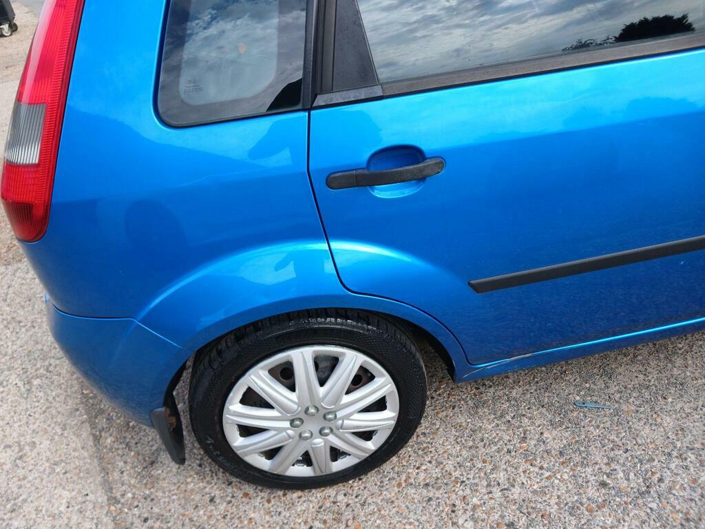 Ford Fiesta 1.6 Ghia 16V 100 Bhp Service History Red #23