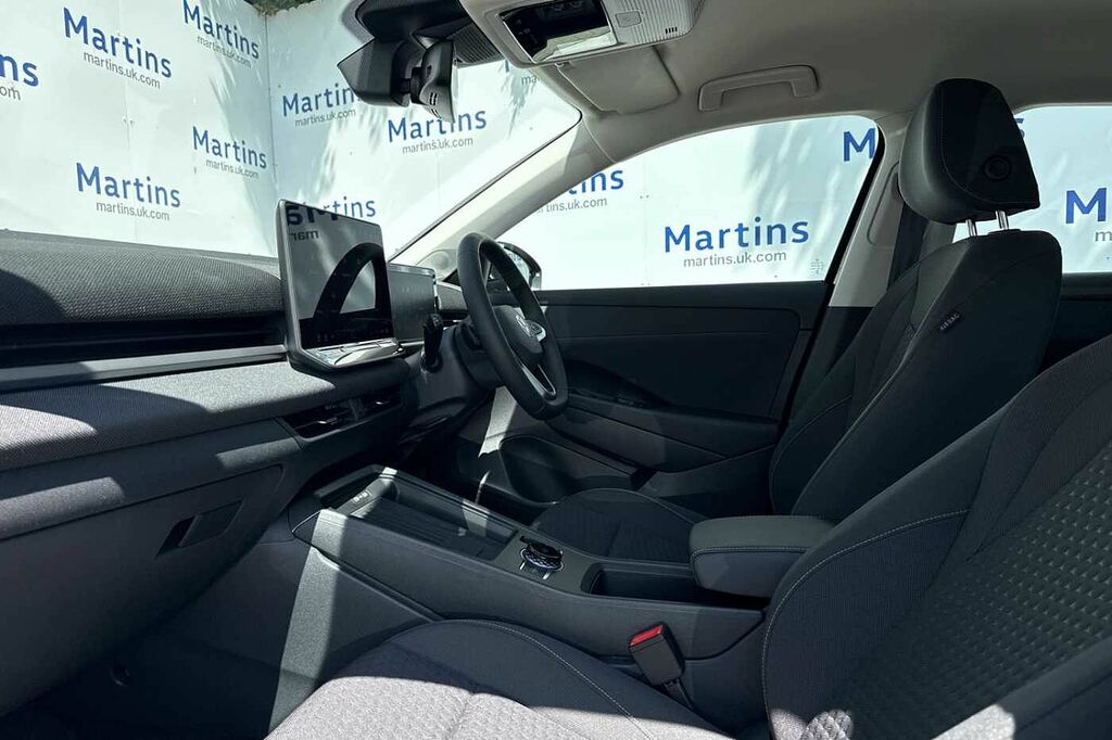 Volkswagen T-Roc 1.5 Etsi 150 Life Dsg RA26VDP Black #2