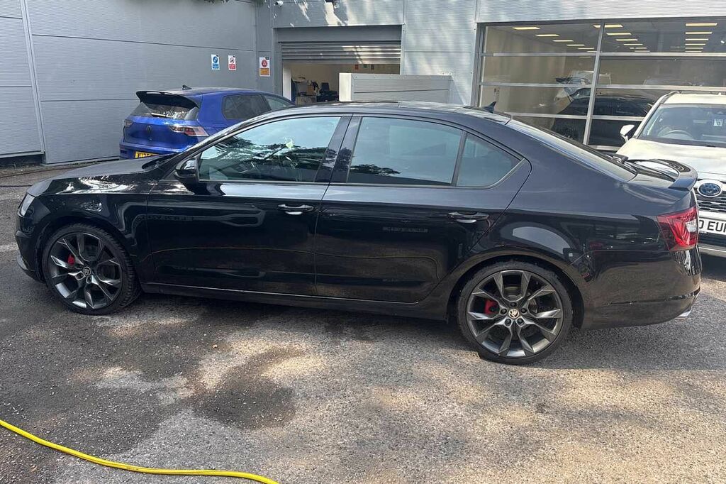 Skoda Octavia 2.0 Tdi Vrs Hatchback Dsg 4Wd Euro 6 S KW18FZR Black #4