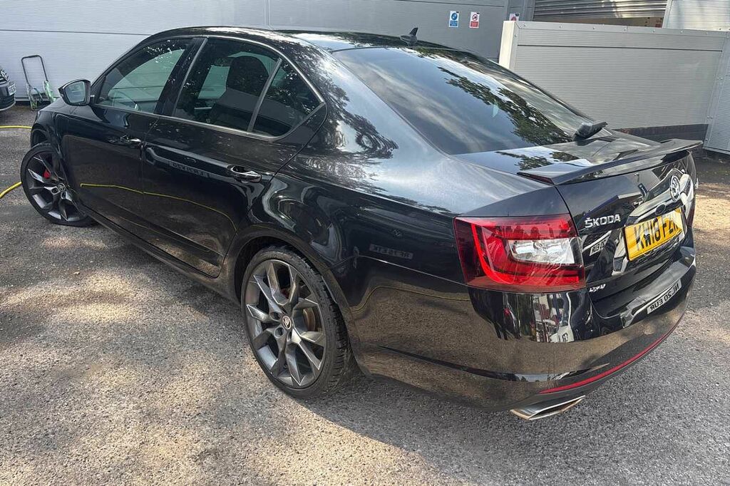 Skoda Octavia 2.0 Tdi Vrs Hatchback Dsg 4Wd Euro 6 S KW18FZR Black #3