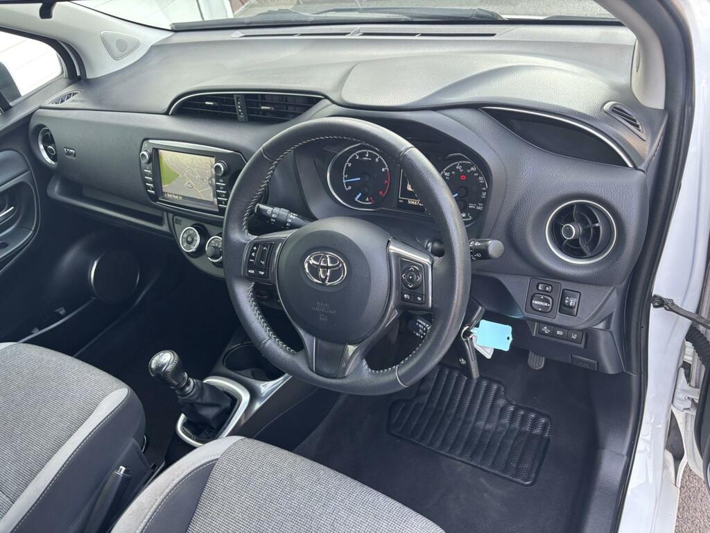 Toyota Yaris 1.5 Vvt-i Y20 Bi-tone Hatchback White #6