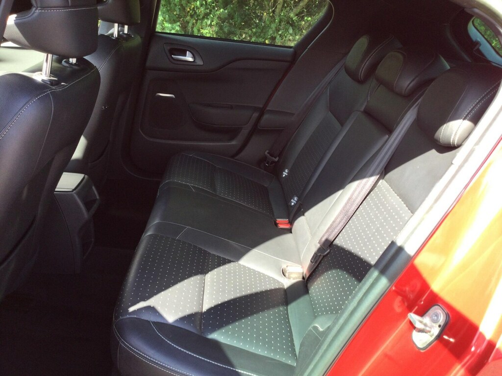 Citroen DS4 1.6 E-hdi Airdream Dstyle Euro 5 Ss Red #3
