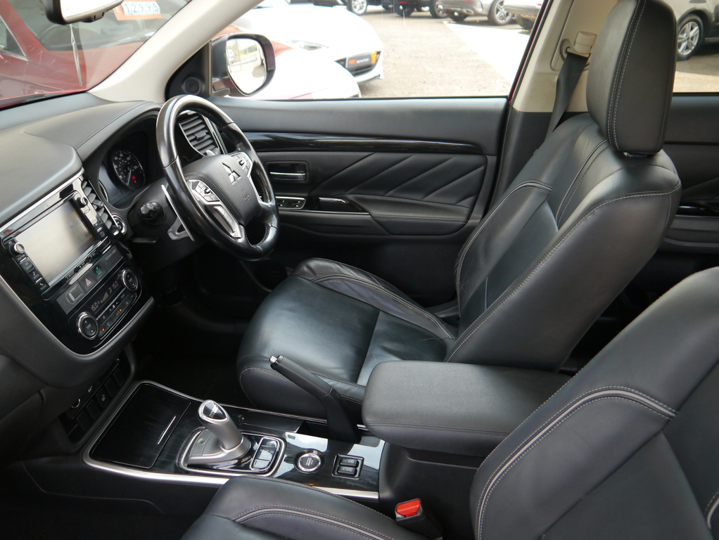 Mitsubishi Outlander Phev Gx 4H #2