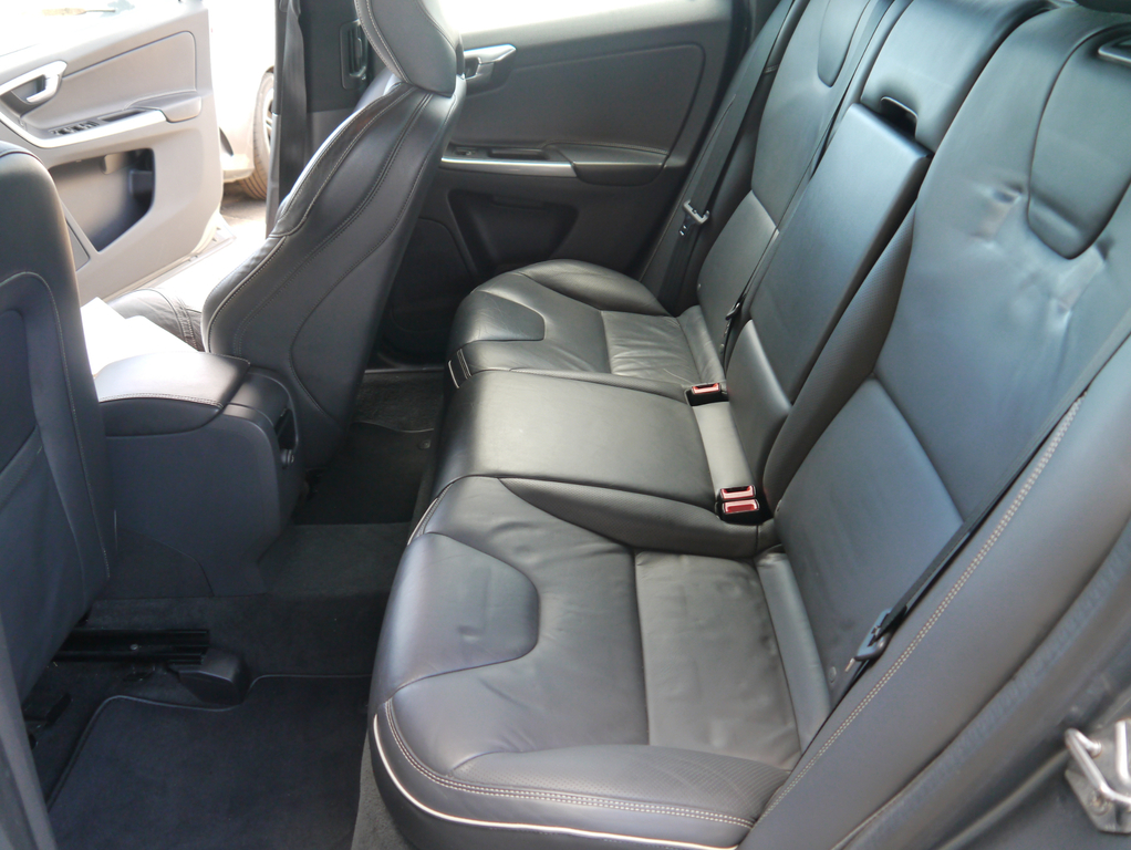 Volvo XC60 Xc60 Se Lux Nav D5 Awd Black #32