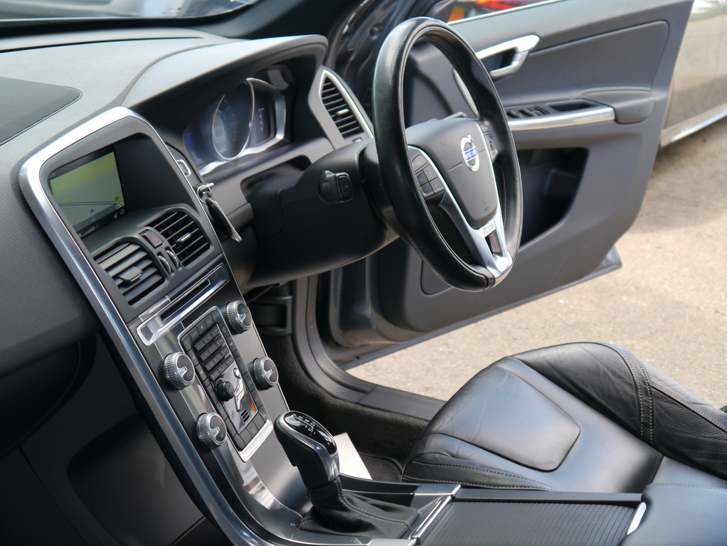 Volvo XC60 D4 R-design Lux Nav  #3