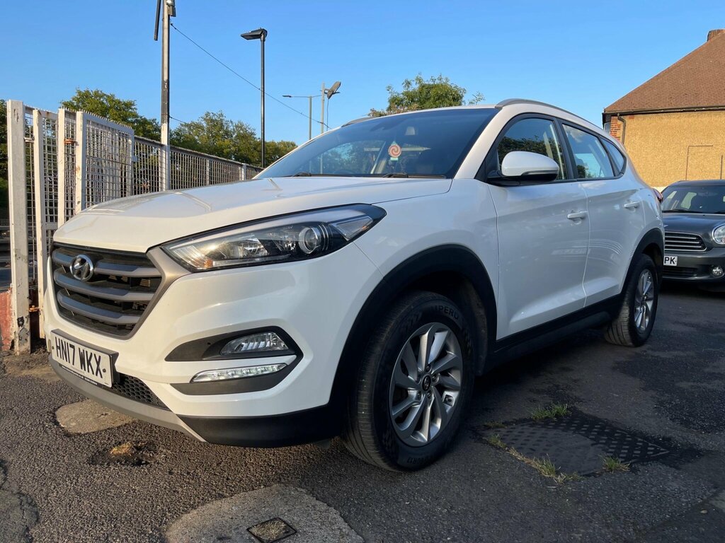 Hyundai Tucson 1.7 Crdi Blue Drive Se Nav Euro 6 Ss HN17WKX White #5