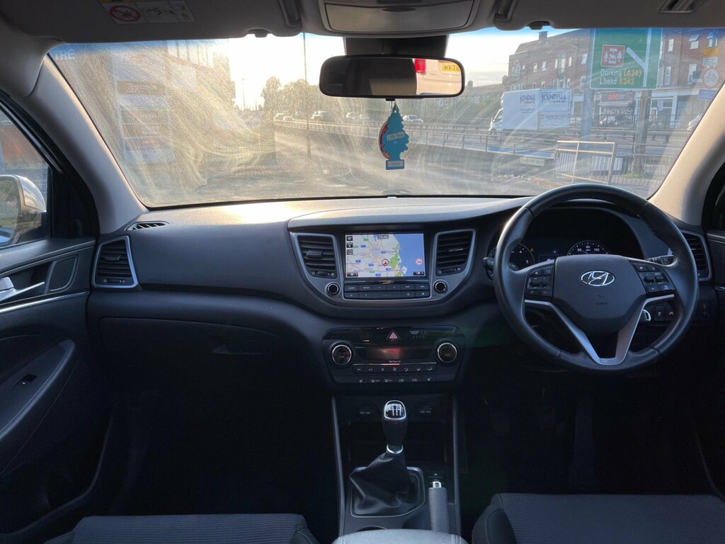Hyundai Tucson 1.7 Crdi Blue Drive Se Nav Euro 6 Ss HN17WKX White #3