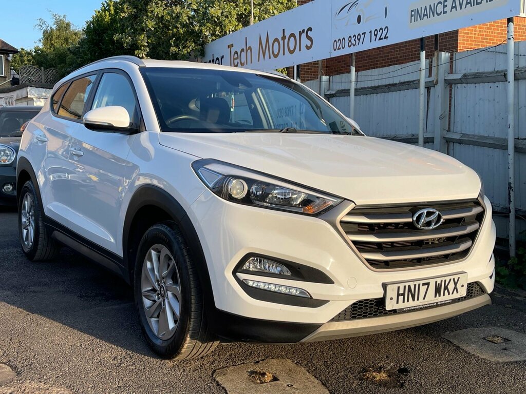 Hyundai Tucson 1.7 Crdi Blue Drive Se Nav Euro 6 Ss HN17WKX White #4