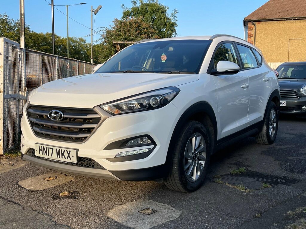 Hyundai Tucson 1.7 Crdi Blue Drive Se Nav Euro 6 Ss HN17WKX White #6