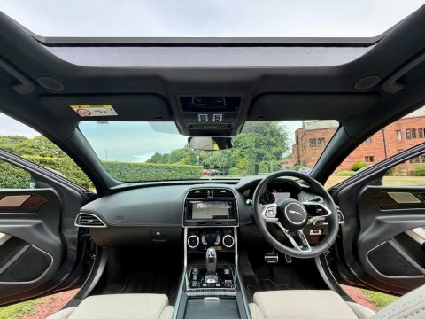 Jaguar XE 2.0 P250i R-dynamic Hse Black Saloon Au Grey #16