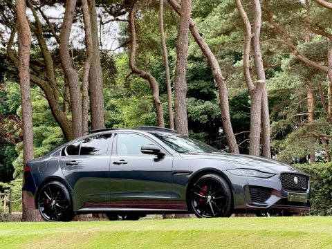 Jaguar XE R-dynamic Hse Black Grey