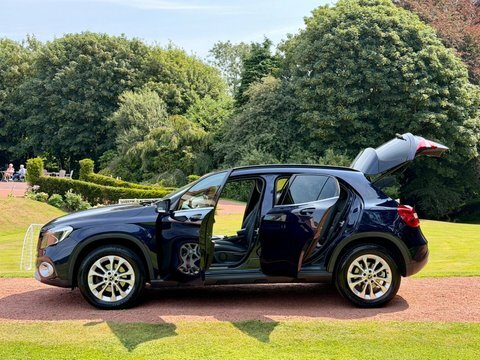 Mercedes-Benz GLA Class Gla 200 D Blue #3
