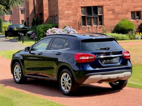 Mercedes-Benz GLA Class Gla 200 D Blue #2