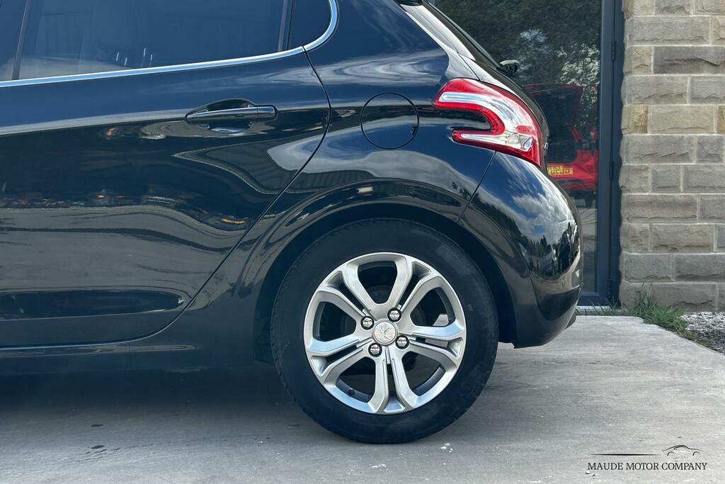 Peugeot 208 Roland Garros Black #5