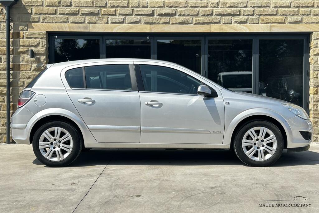 Vauxhall Astra Hatchback 1.4I Red #7