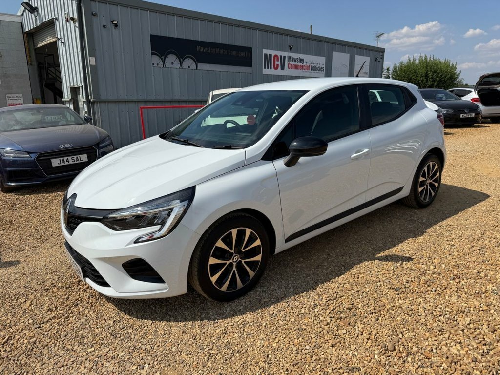 Renault Clio 1L Evolution White