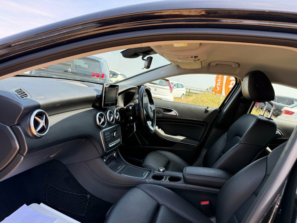Mercedes-Benz A Class 1.6L Se Black #4