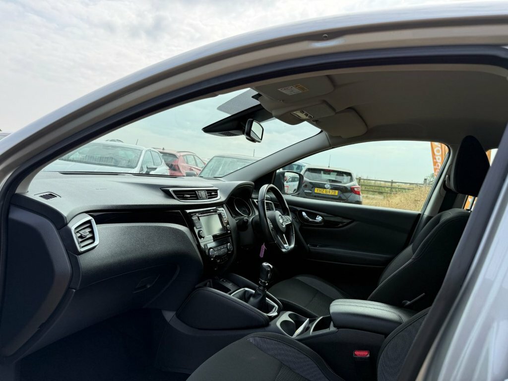 Nissan Qashqai 1.3L Acenta Premium LM69BVX Silver #4