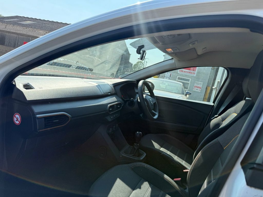Dacia Sandero Stepway 1L Essential LL22CZW White #4