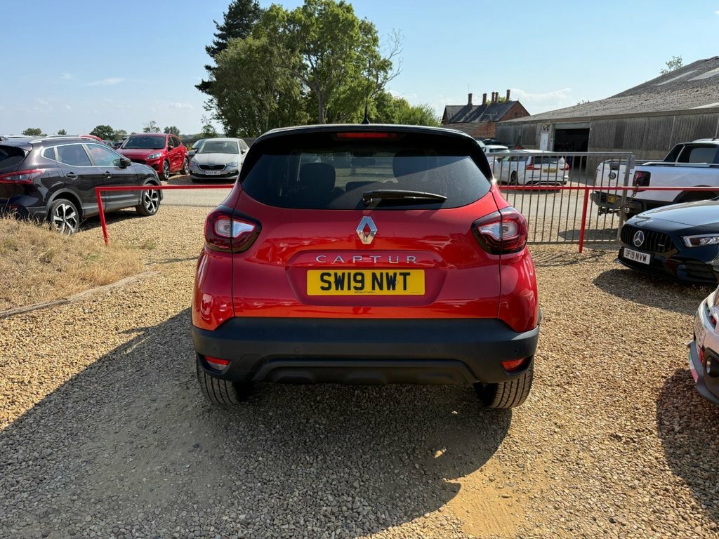 Renault Captur 0.9L Iconic Red #6