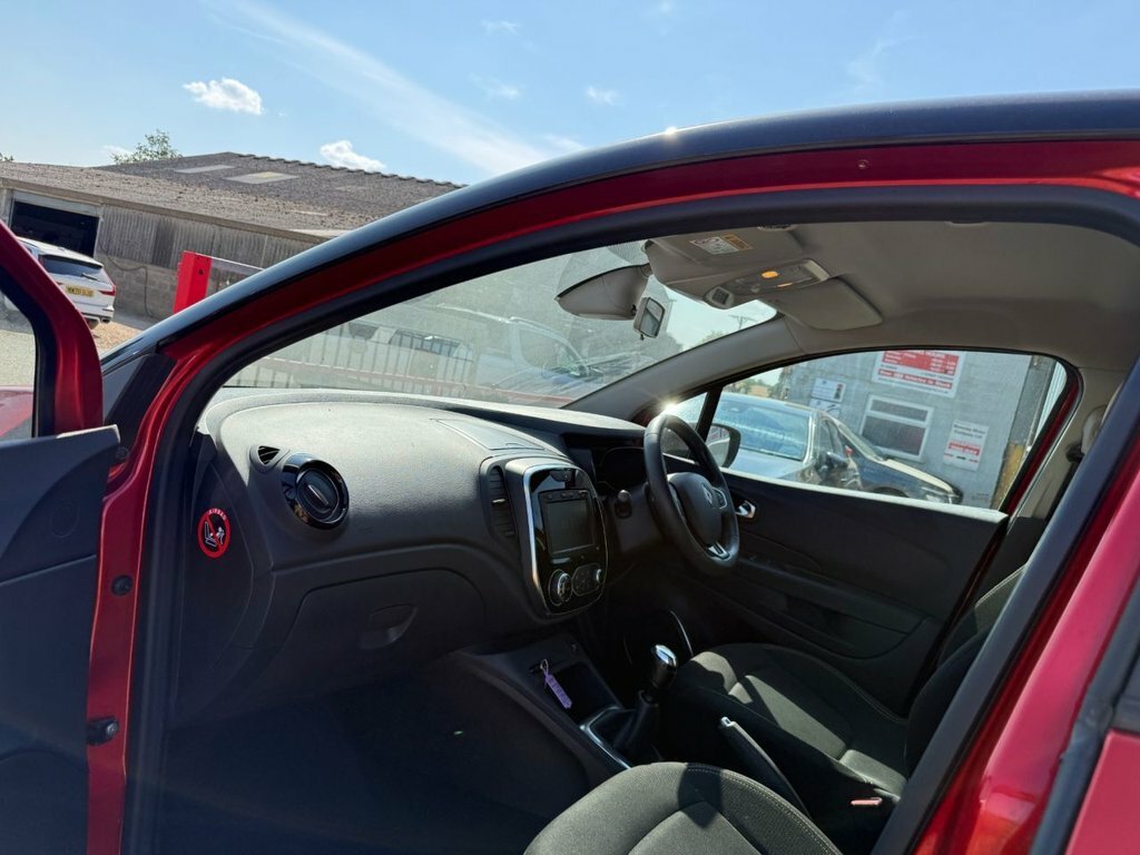 Renault Captur 0.9L Iconic Red #4