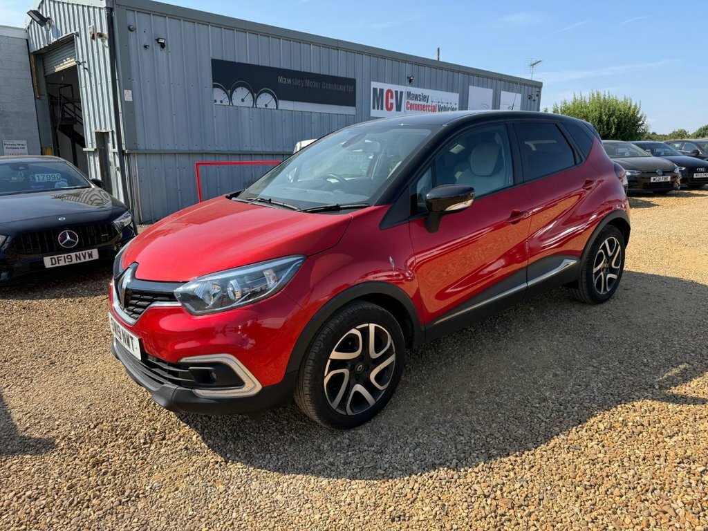 Renault Captur 0.9L Iconic Red #5