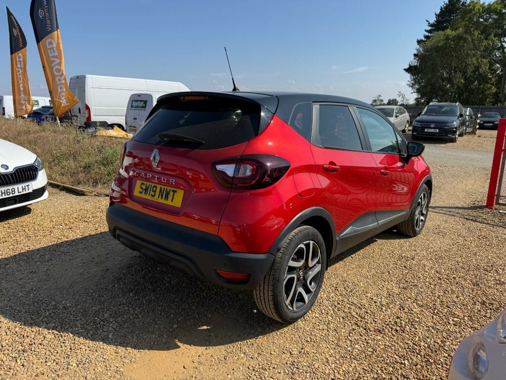 Renault Captur 0.9L Iconic Red #3