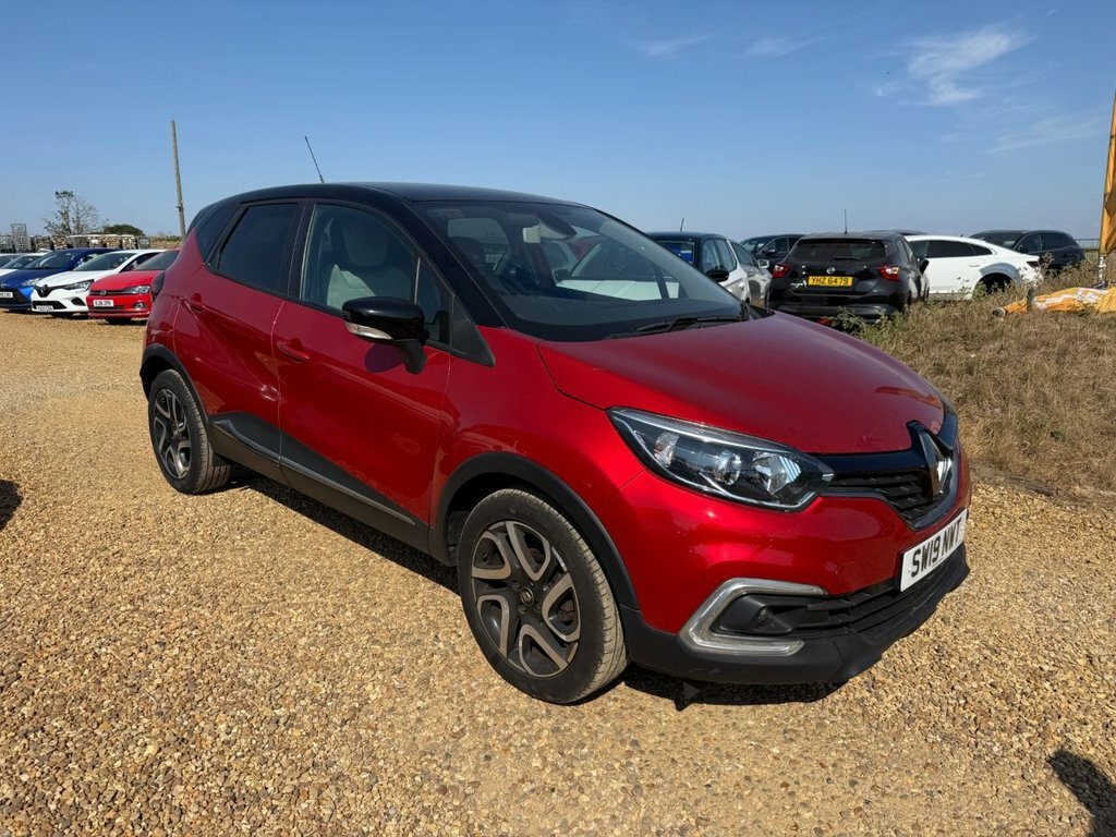 Renault Captur 0.9L Iconic Red