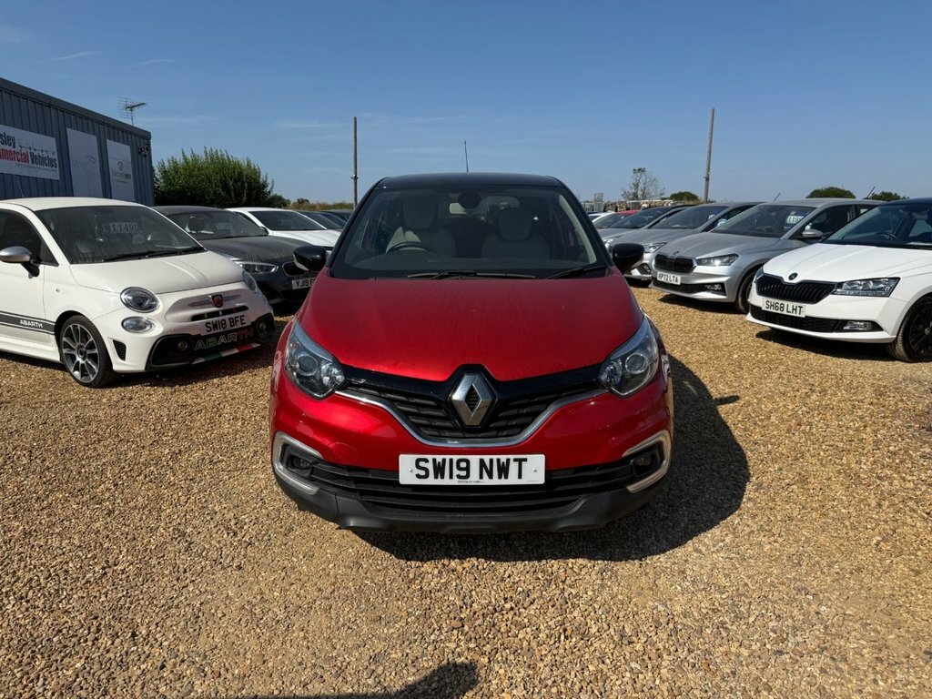 Renault Captur 0.9L Iconic Red #2