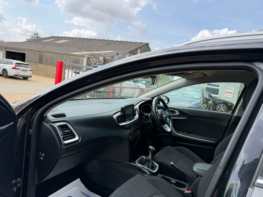 Kia Ceed 1L 2 Black #4