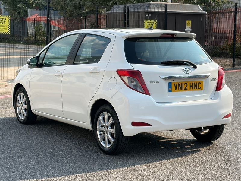 Toyota Yaris 1.33 Dual Vvt-i T White #2