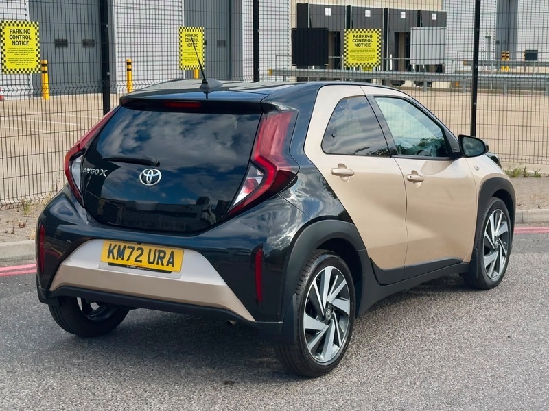 Toyota Aygo 1.0 Vvt-i Edge Hatchback Beige #2