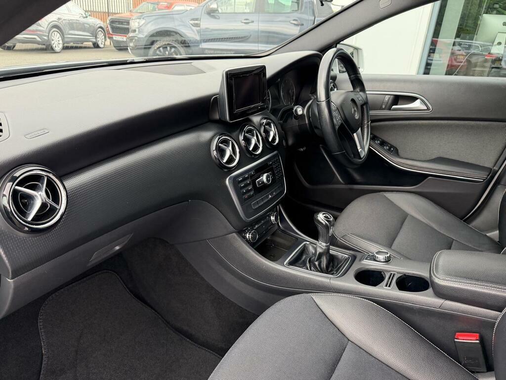 Mercedes-Benz A Class 1.6 A200 Blueefficiency Amg Sport 7G-dct Euro 6 S White #6