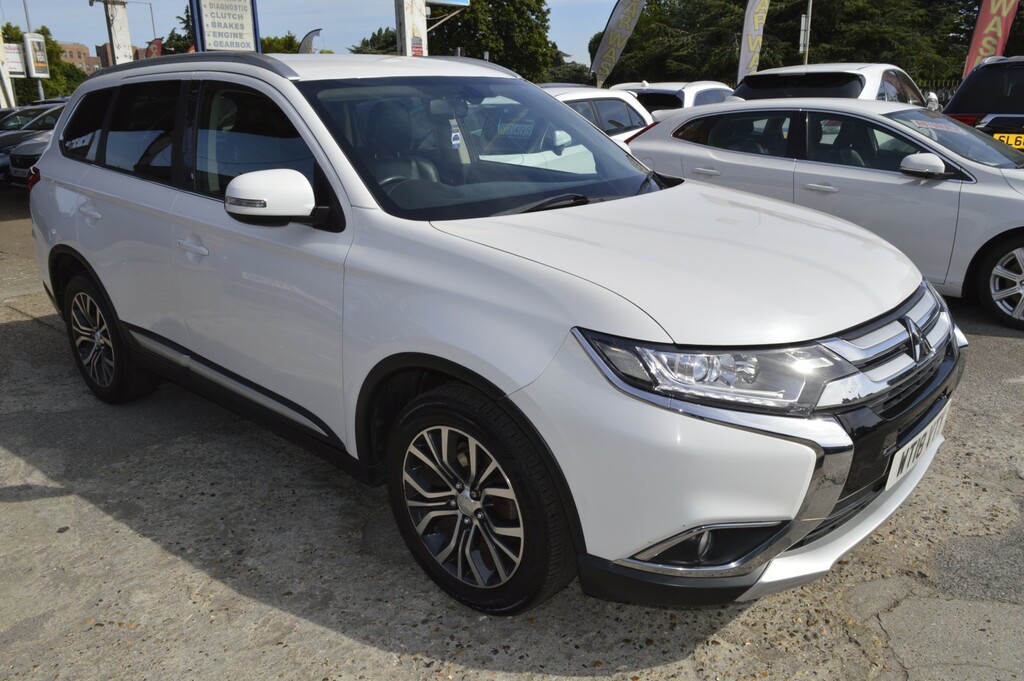 Mitsubishi Outlander 2.2 Di-d 3 White