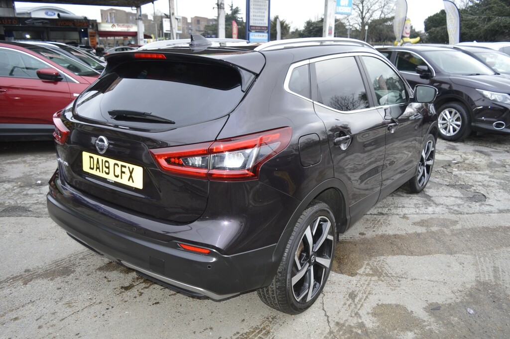 Nissan Qashqai 1.3 Dig-t Tekna Black #2