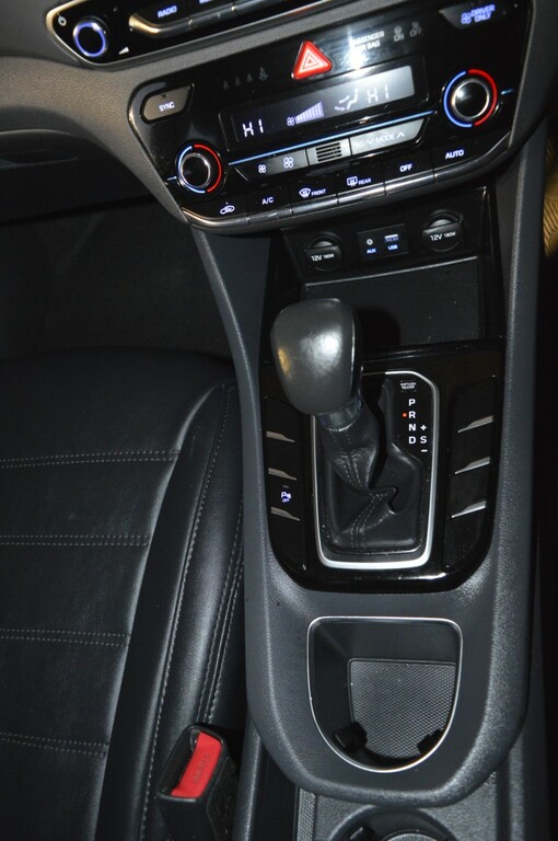 Hyundai Ioniq Hatchback White #19