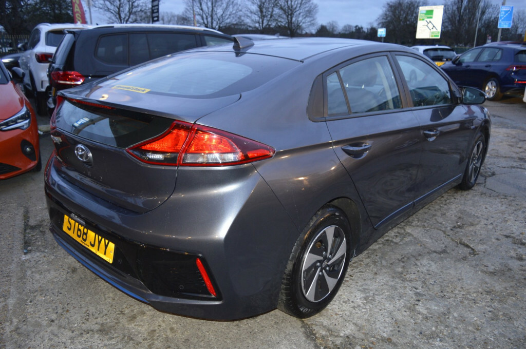 Hyundai Ioniq Hatchback White #25