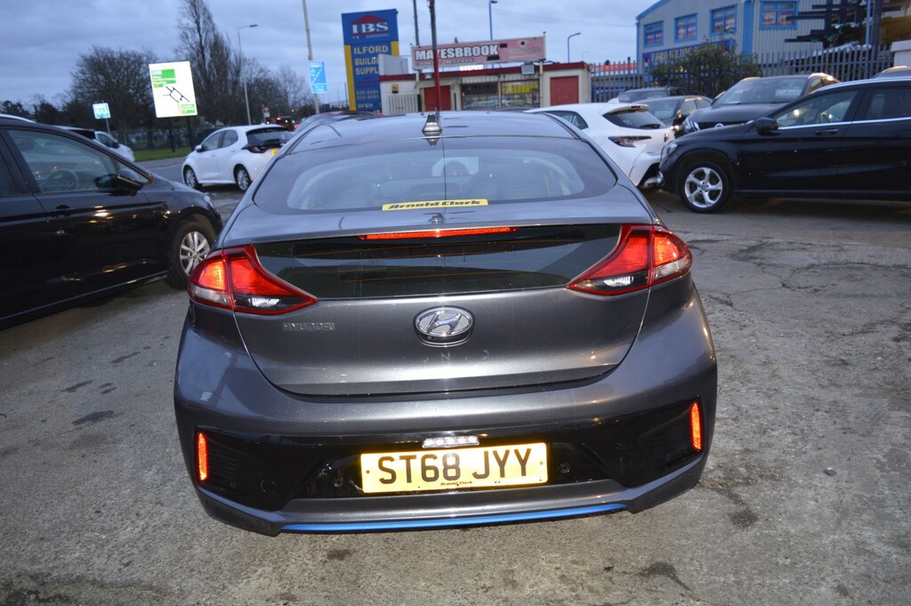 Hyundai Ioniq Hatchback White #8