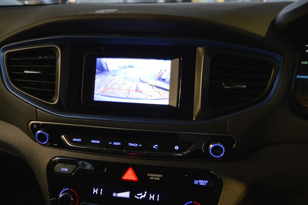 Hyundai Ioniq Hatchback White #18