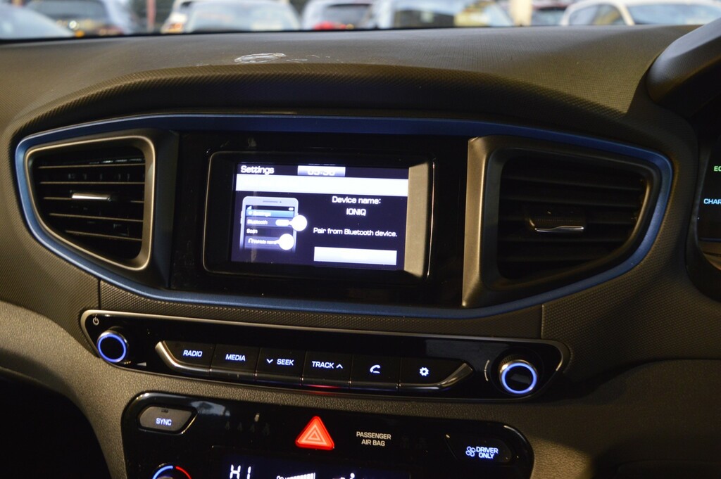 Hyundai Ioniq Hatchback White #17