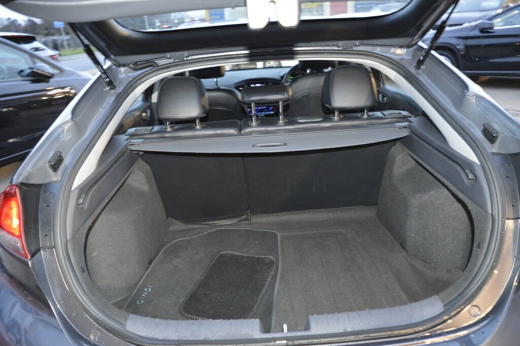 Hyundai Ioniq Hatchback White #9