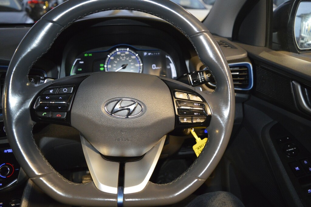 Hyundai Ioniq Hatchback White #20