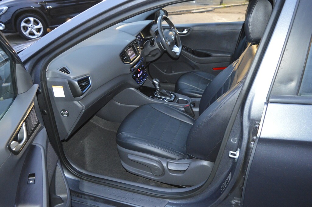 Hyundai Ioniq Hatchback White #11