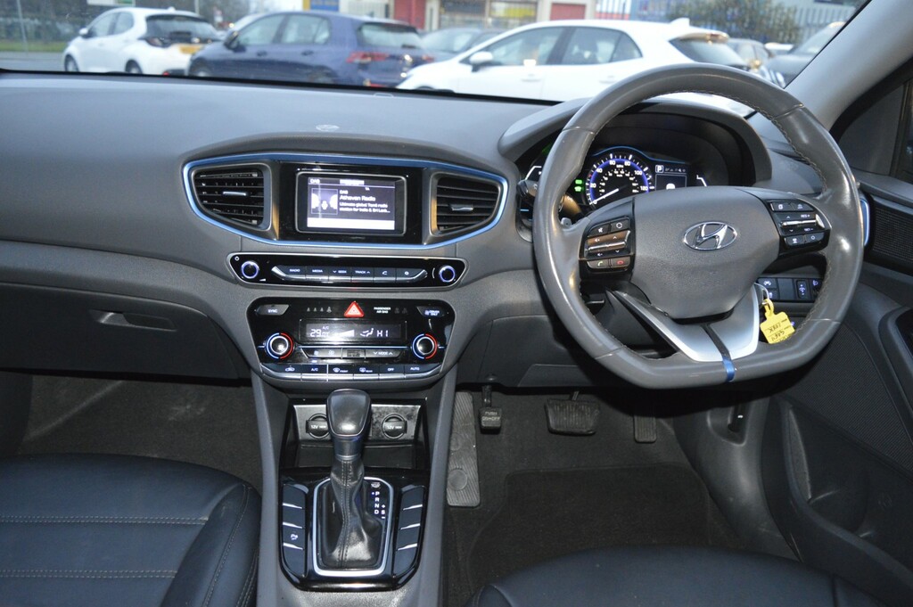 Hyundai Ioniq Hatchback White #13