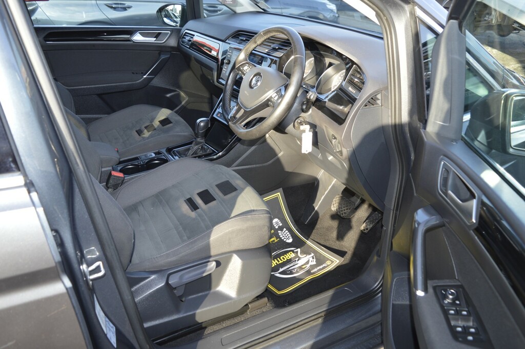 Volkswagen Touran Grey #15