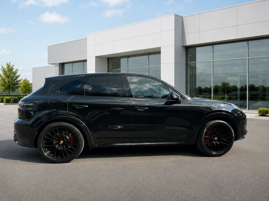 Porsche Cayenne Suv 4.0 T V8 Gts 202272 Black #2